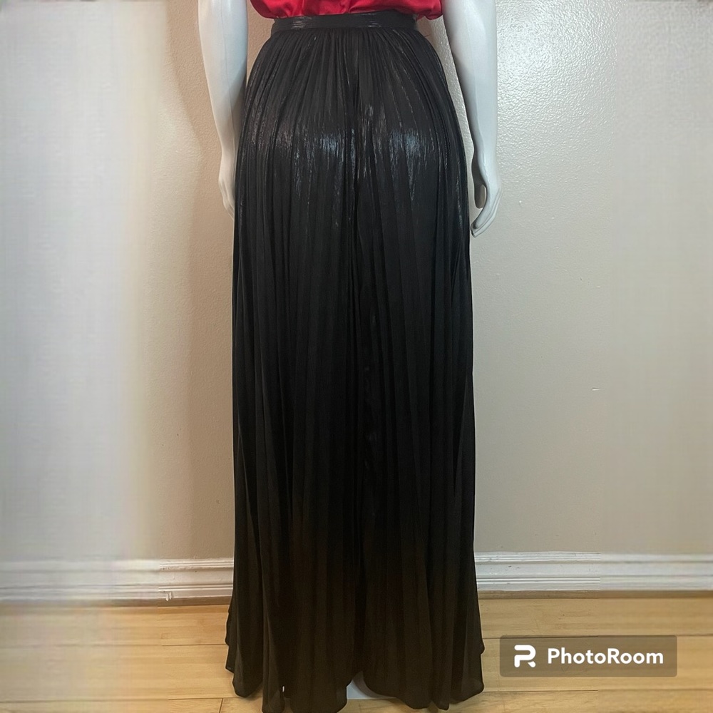 Metallic black pleated evening maxi skirt with high side slit - Picture 4 of 9